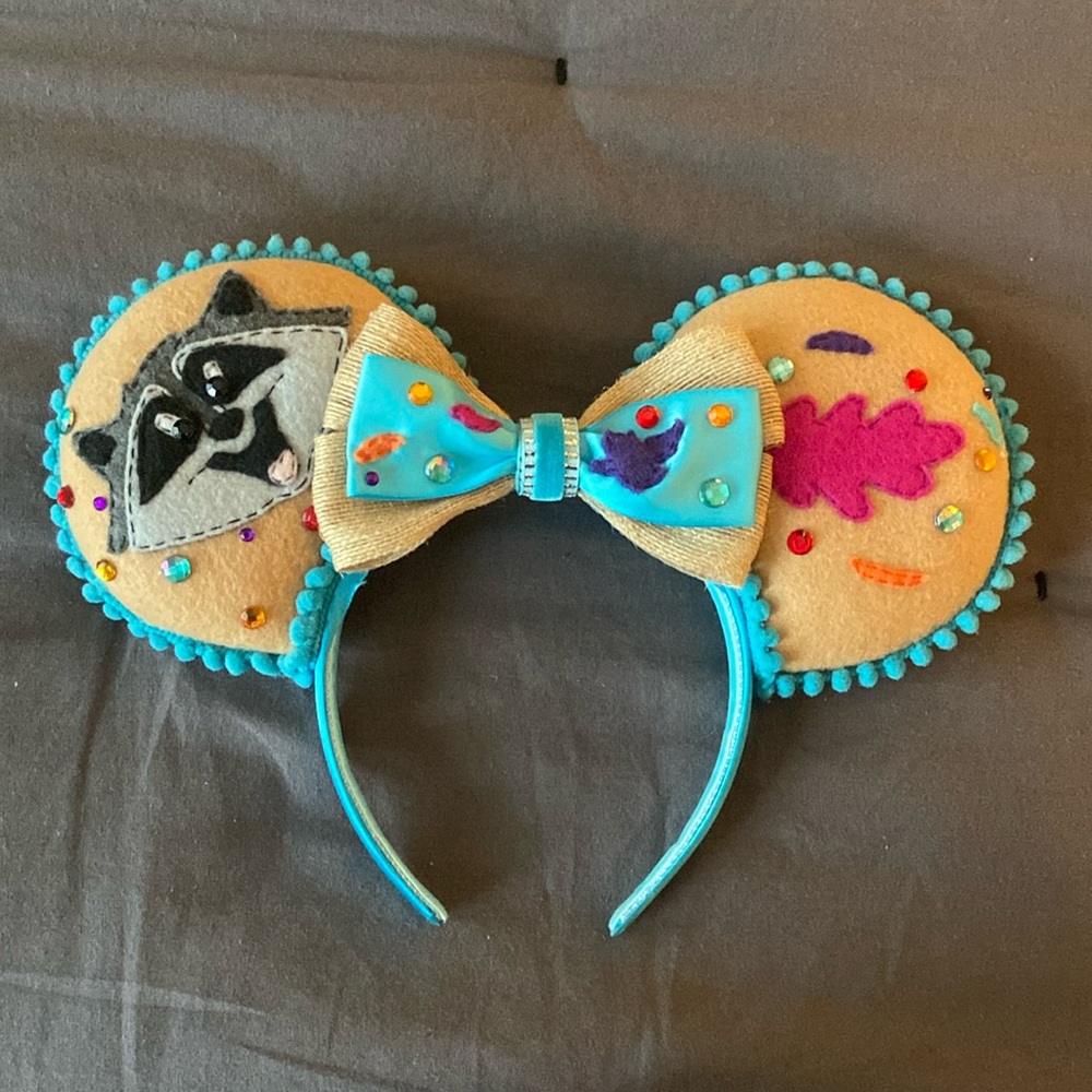 Custom Minnie Mouse ears- Meeko style. Extremely comfortable!